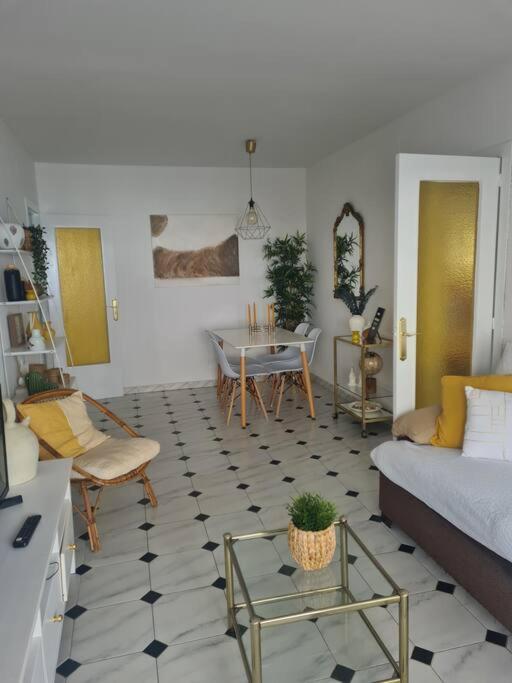 Nice Beachside 2-Bd Apt Near Barcelona Cunit Exteriör bild